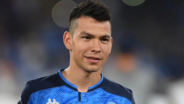De manera sorpresiva, medios europeos han revelado que Hirving Lozano se le suman un nuevo pretendiente.