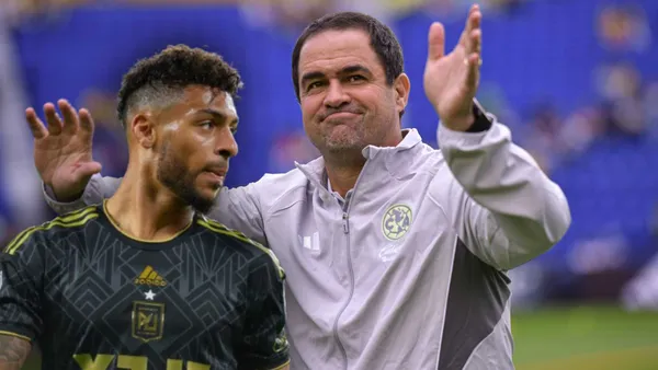 Denis Bouanga y André Jardine