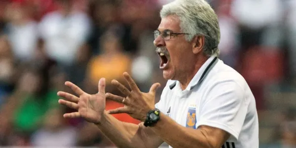 Depende del mismo Ricardo Ferretti que lo renueven por tres temporadas más con Club Tigres, ya que le habrían puesto una condición para evitar las polémicas con la hinchada
