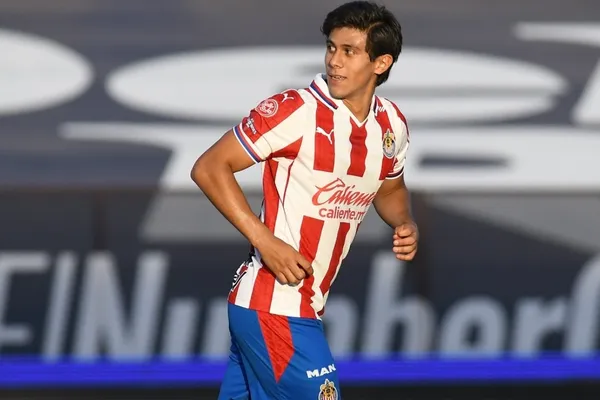 Después de deslumbrarnos con sus goles, Macías tiene una razón por la cual ha bajado considerablemente su rendimiento con Chivas