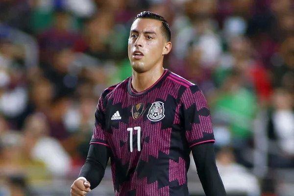 Después de el nivel que había mostrado con Monterrey, Funes Mori no luce como debería en la Selección Mexicana, de tal manera que piden que mejor llamen al 'Chicharito'.