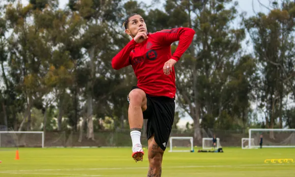 Después de semamas de novela, el central mexicano ya está con Toronto