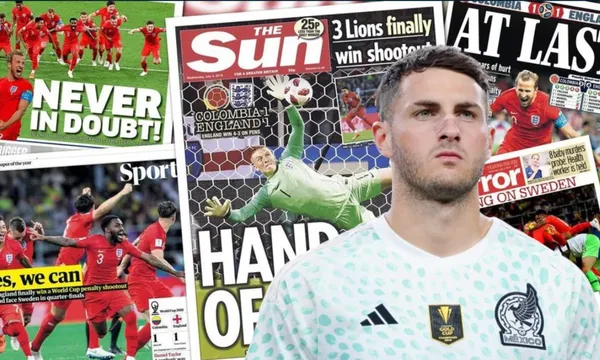 Diarios deportivos de Inglaterra y al frente Santi Giménez / El Futbolero