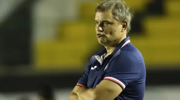 Diego Aguirre se queda sin otro jugador