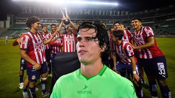 Diego Campillo y jugadores de Chivas