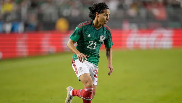 Diego Lainez jugando con la Selección de Fútbol de México (Foto: TUND)