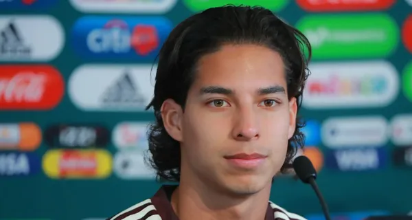 Diego Lainez recibe una sorpresiva noticia que puede mover al jugador del Betis.