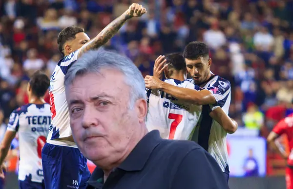 Domenec Torrent y jugadores/ Foto Soy Rayado.