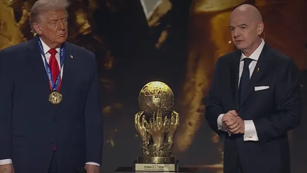 Donald Trump junto a Gianni Infantino en el sorteo del Mundial 2026