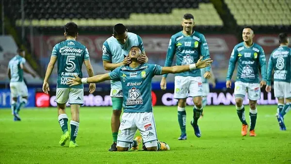 Duelo de felinos en la capital mexicana.