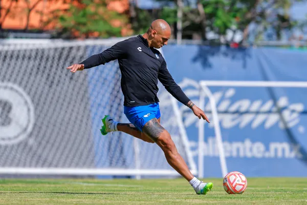 Duelo de necesitados.