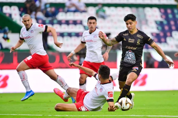 Duelo parejo a media semana.