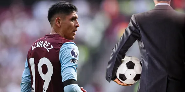 Edson Álvarez durante un cotejo con el West Ham United / Foto: Getty Images