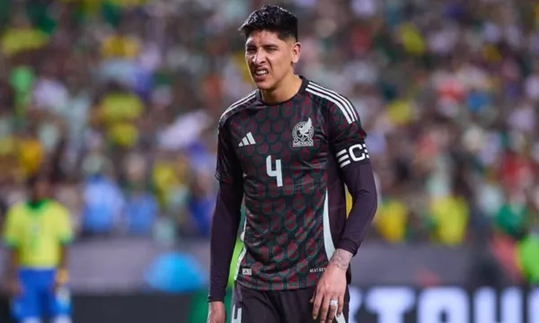 Edson Álvarez juega con la selección mexicana ante Brasil (Fuente: TV Azteca)