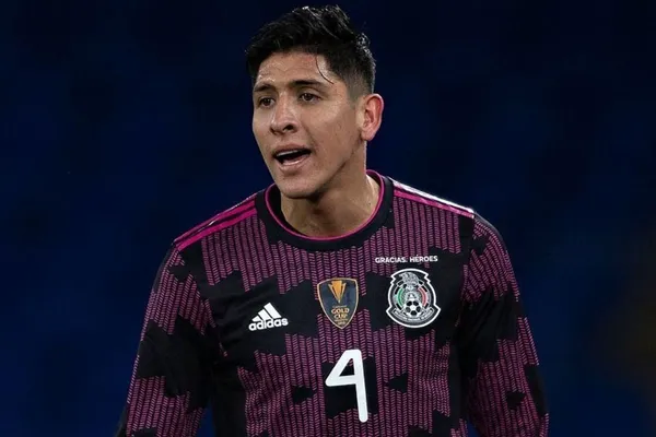 Edson Álvarez no estuvo fino en el duelo ante Canadá y todo sería porque estaba distraído con la oferta en Europa