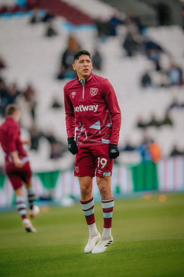 Edson Álvarez y su equipo se miden a uno de los mejores equipos de Inglaterra.