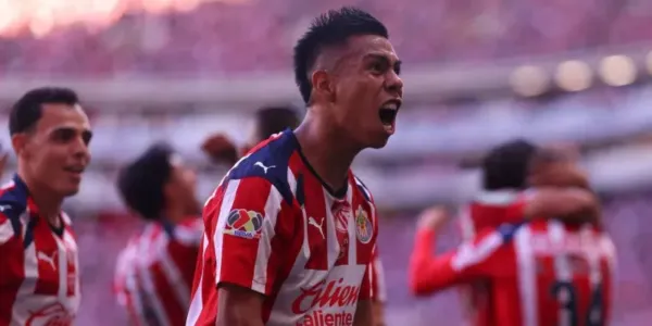 Efraín Álvarez calienta el Clásico Nacional en rueda de prensa