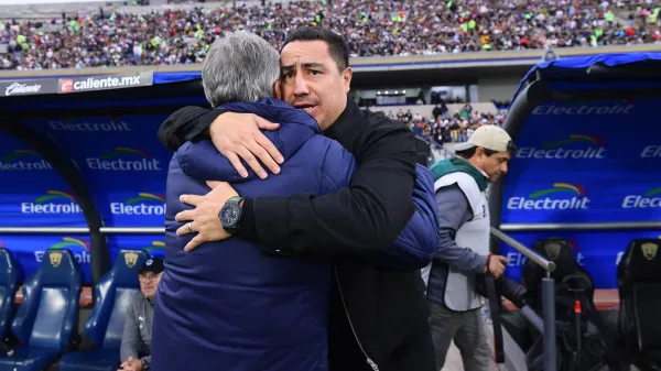 Efraín Juárez durante el duelo entre Pumas y Monterrey
