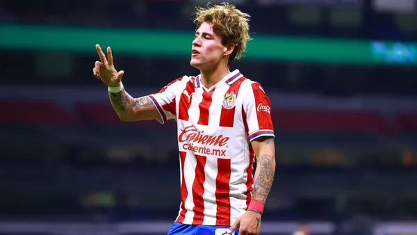 El accidente de Chicote Calderón tuvo en vilo a todo el Chiverío. Los de Guadalajara quieren saber cómo ha resultado todo para este jugador, a sabiendas de que no pueden permitirse la pérdida de otro elemento de cara a lo que viene en la Liga MX.