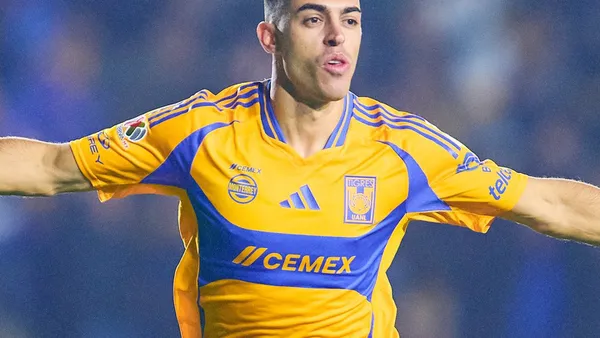 El argentino apareció al minuto 1 para poner arriba a los felinos