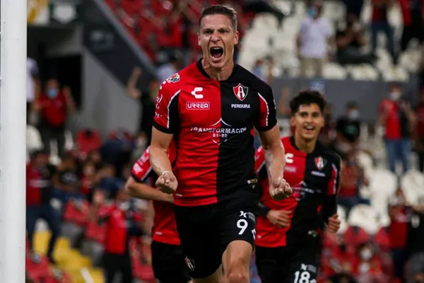 El Atlas podría llegar a las semifinales del Apertura 2021 gracias a un regalo del árbitro.