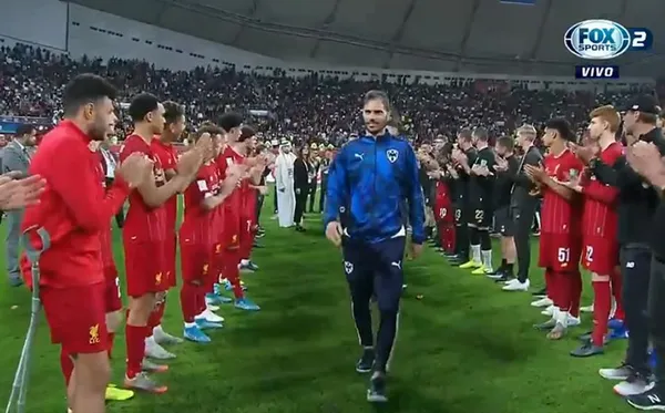 El campeón del mundo rinde tributo a Rayados
