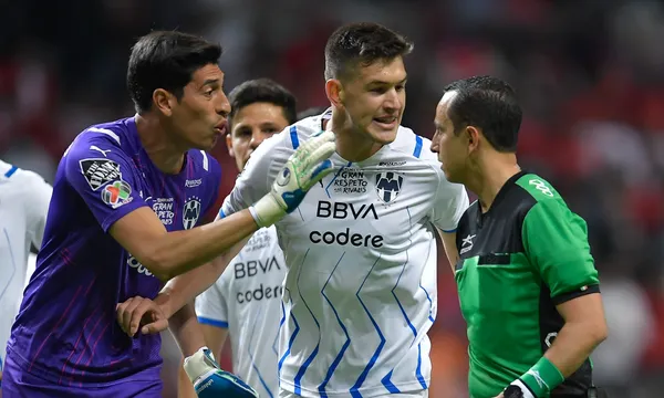 El central cometió el penal con el que Toluca empató el partido al último minuto