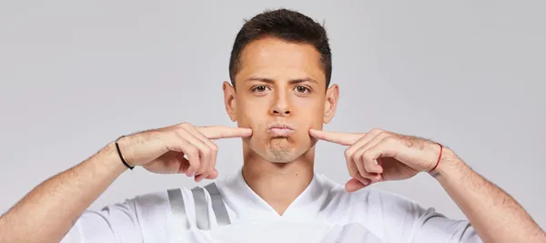 El Chicharito participó en la goleada aunque no pudo anotar en duelo de pretemporada; Efraín Álvarez provocó un autogol.