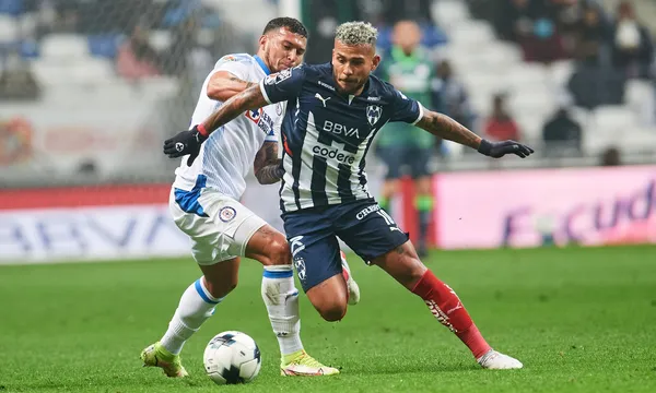 El colombiano evoluciona bien de su lesión y la directiva analiza qué hacer con su registro