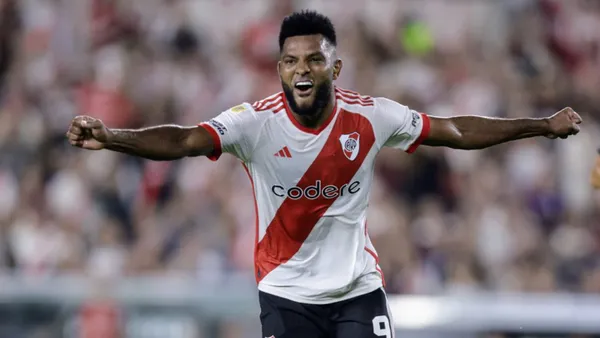 El colombiano hizo un verdadero golazo con un cañonazo que venció al portero Andrés Sánchez