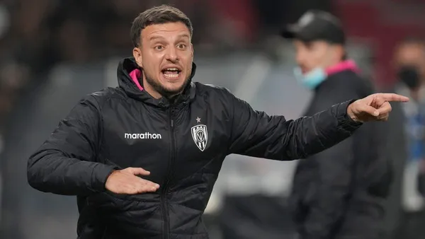 El conjunto de la Noria por fin presentó a su nuevo entrenador.