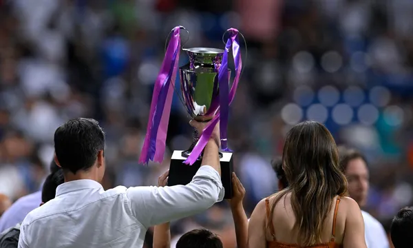 El conjunto del norte se llevó un trofeo de reconocimiento al terminar el partido