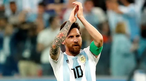 El crack argentino subió a sus redes sociales una foto en la que deja ver lo que se hizo en su pierna, después de conocer los rivales del grupo que le toca enfrentar con la albiceleste.
