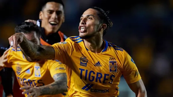 El defensa Carlos Salcedo durante su festejó mandó un claro mensaje a Gerardo Martino tras vetarlo de la selección mexicana