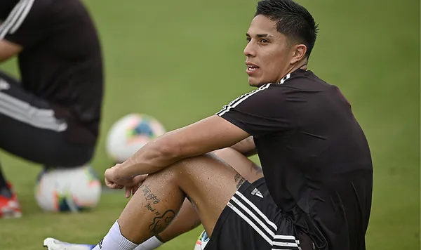 El defensa central ya no entrena con Miguel Herrera y así pierde el tiempo