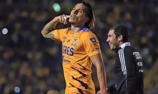 El defensa mexicano de los Tigres UANL vivió una semana de altibajos pero pudo coronar todo esta noche