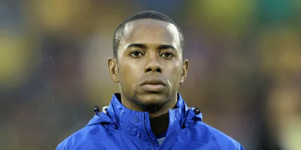 El delantero brasileño tiene este dineral con el que busca no ser encerrado.