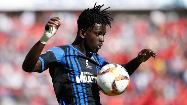 El delantero de Costa de Marfil en la mira de la máquina