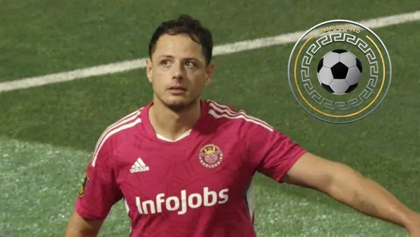 El delantero de las Chivas vio como su compañero fallaba un penal, y ahora no ocultó su molestia