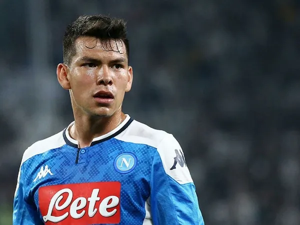 El delantero de México ha sido motivo de varias ofertas en Europa, sector del fútbol donde el creativo ya está sumamente asentado. El crack mexicano esta haciendo pensar a los directivos del Nápoli, que no saben si cederlo o conservarlo en su plantilla.