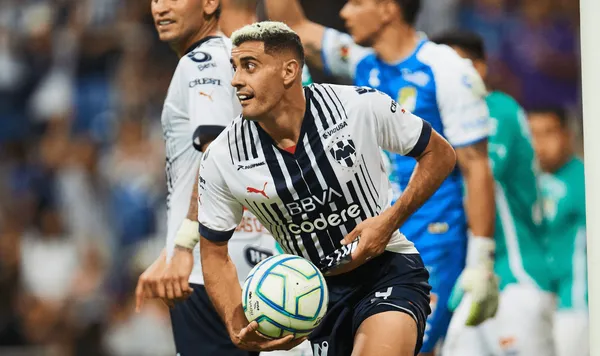 El delantero del Monterrey está dispuesto a ser goleador pero pide a un jugador