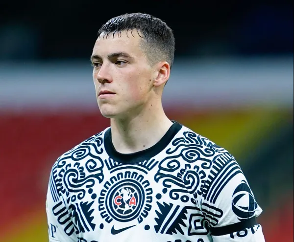 El delantero Federico Viñas no goza de minutos en el América y Rayados le puede dar el trato que merece y hasta 500 mil USD de salario