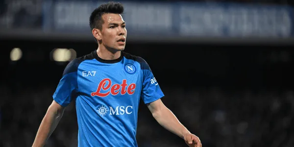 El delantero Hirving Lozano quedaría fuera del Napoli y lo primero que hizo en sus redes sociales