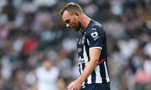 El delantero holandés podría vivir su último con los Rayados