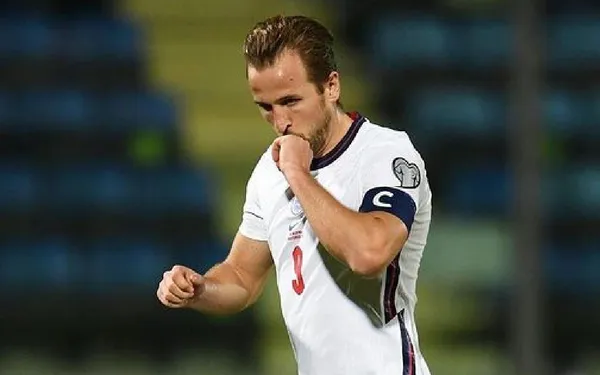 El delantero inglés está cada vez más y más cerca de ser el mejor goleador de la selección inglesa. A esto esta de que el récord sea suyo, y desbanque a Wayne Rooney.