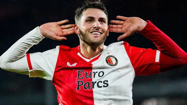 El delantero mexicano arrancó como titular el encuentro de la semana 7 de la Champions League