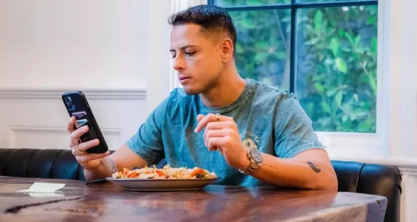 El delantero mexicano ha tenido un par de temporadas malas con el LA Galaxy y todo se debería a su nuevo pasatiempo