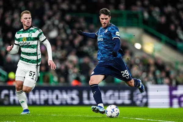 El delantero mexicano podría tener actividad en éste cotejo.