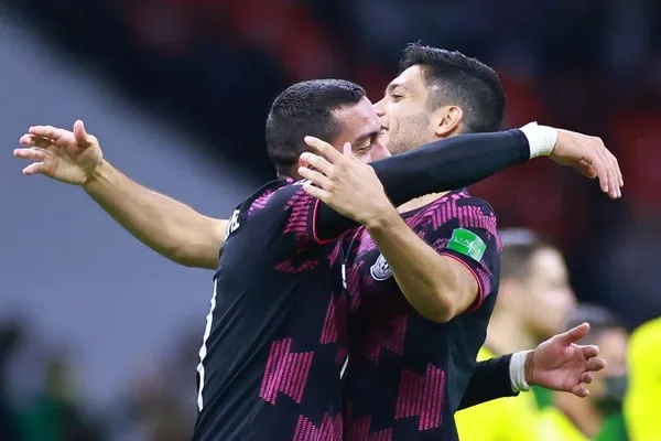 El delantero mexicano Raúl Jiménez finalmente rompió el silencio y le dedicó unas palabras a Rogelio Funes Mori