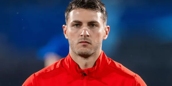 El delantero mexicano Santiago Giménez falló un penal y la excusa que puso detrás del partido